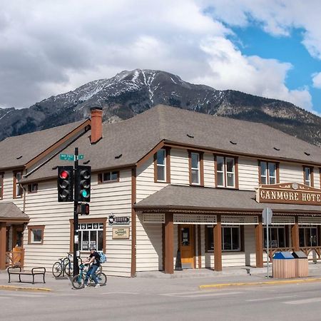 Party Hostel - The Canmore Hotel Hostel エクステリア 写真