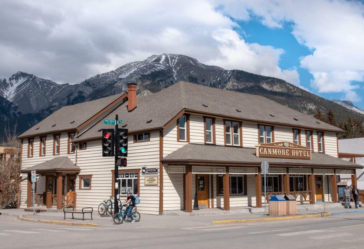 Party Hostel - The Canmore Hotel Hostel エクステリア 写真