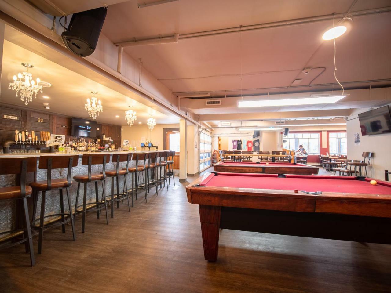 Party Hostel - The Canmore Hotel Hostel エクステリア 写真