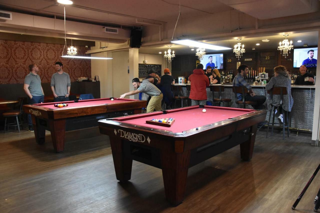 Party Hostel - The Canmore Hotel Hostel エクステリア 写真