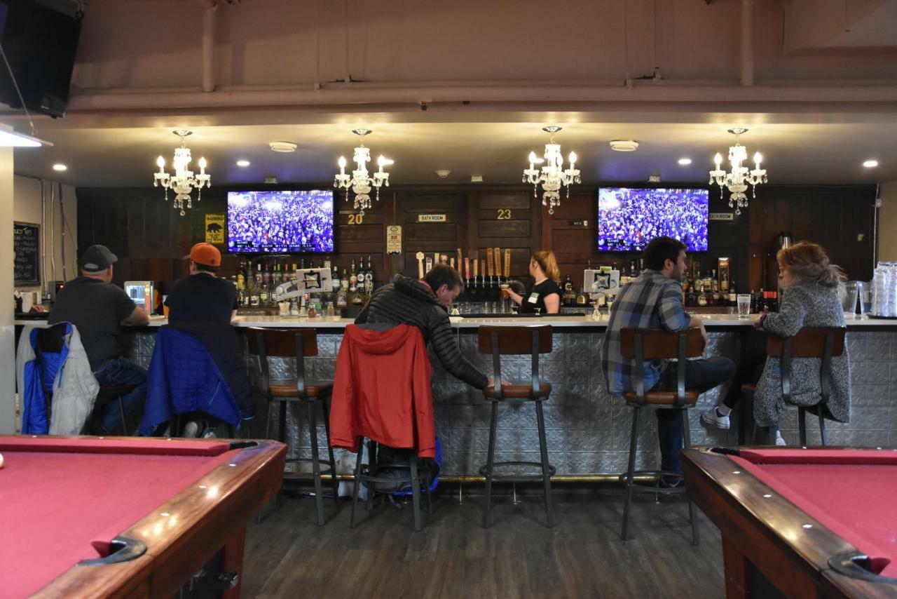 Party Hostel - The Canmore Hotel Hostel エクステリア 写真
