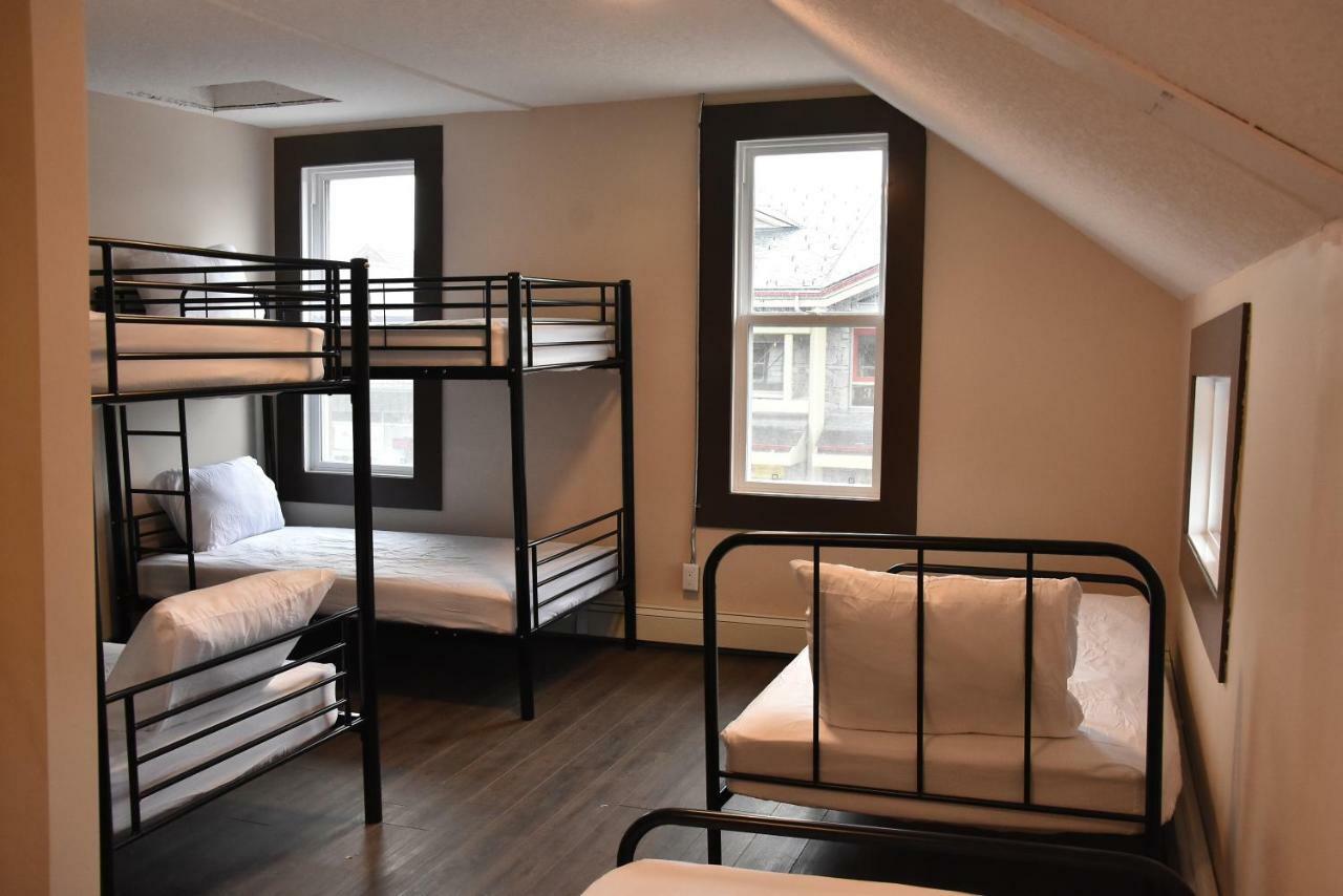 Party Hostel - The Canmore Hotel Hostel エクステリア 写真